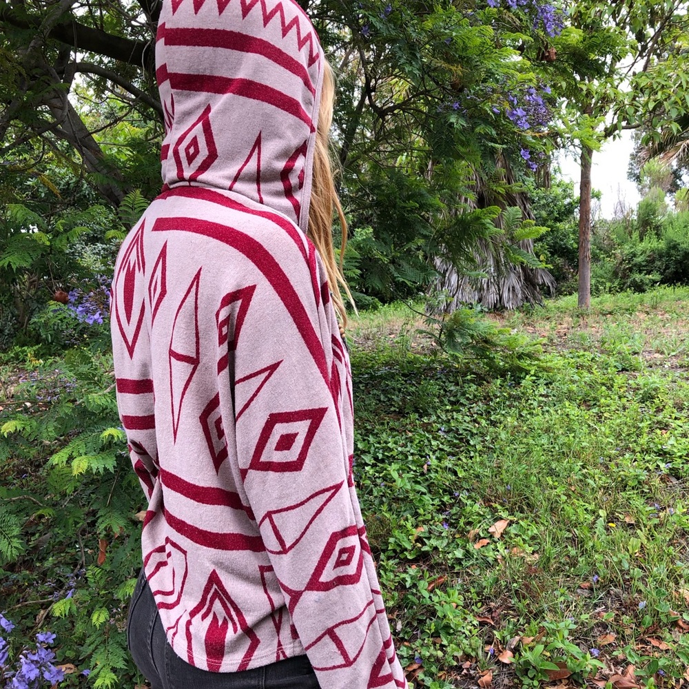 Hooded shirt